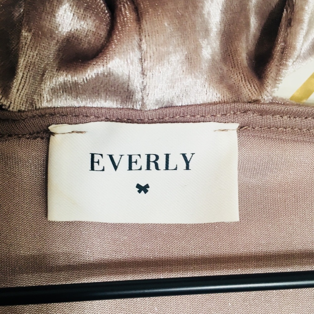 Everly | Suede Top w/ Cut Out Neckline Detail - Picture 6 of 6